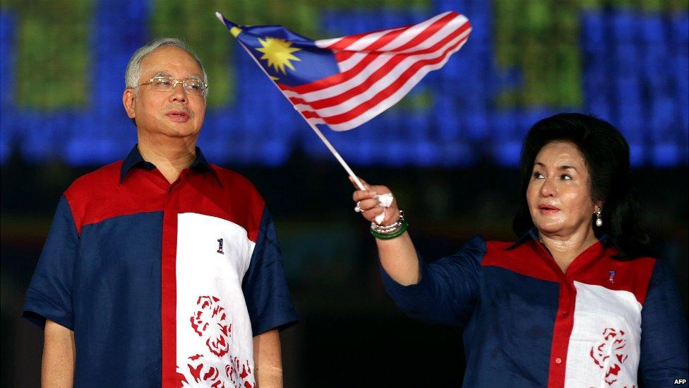 Malaysian Prime Minister Najib Razak looks on as his wife Rosmah Mansor waves a national flag during a rally near Kuala Lumpur - 31 August 2012