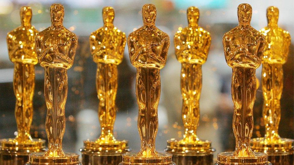 Oscars statuettes