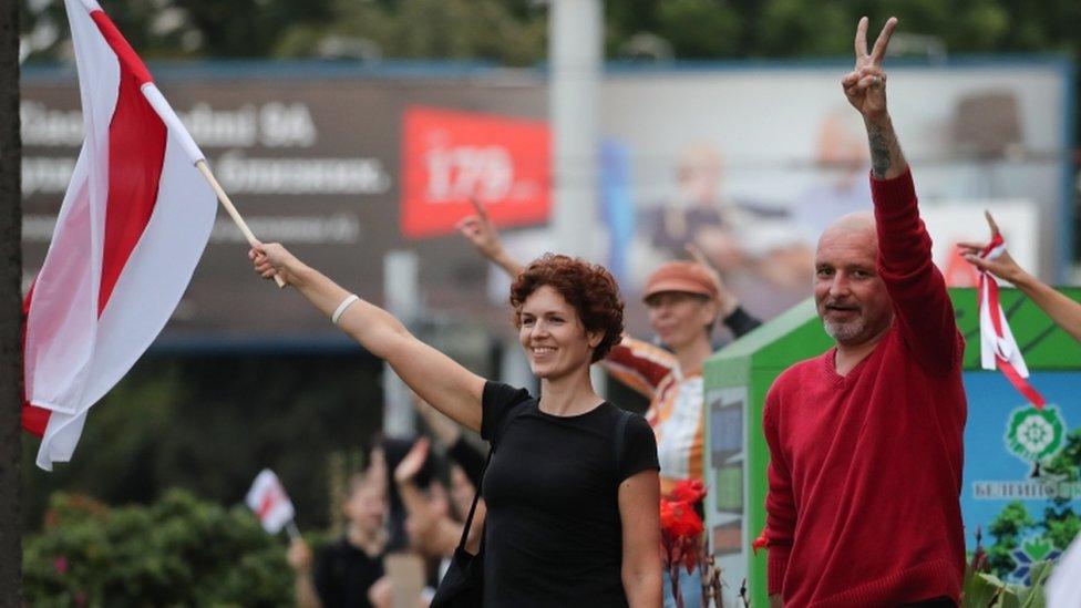 Protesters in Minsk join a "solidarity chain" - 21 August