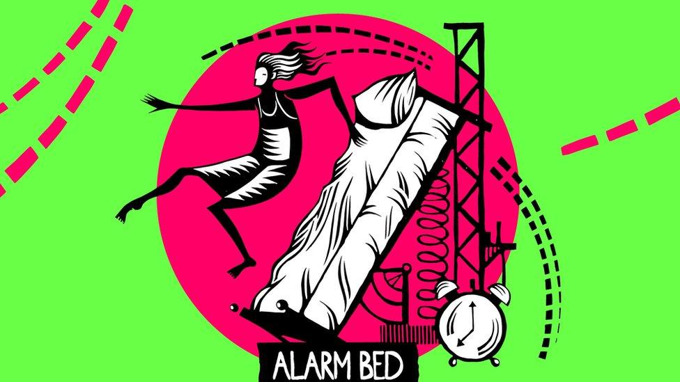 Alarm-bed.