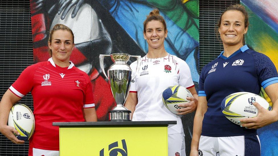 Siwan Lillicrap, Sarah Hunter and Rachel Malcolm with the Rugby World Cup trophy