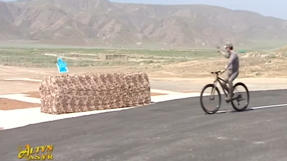 Turkmen President Berdimuhamedow at shooting range, June 2019