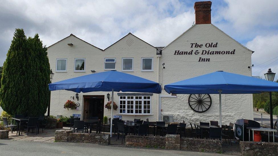 The Old Hand and Diamond Inn