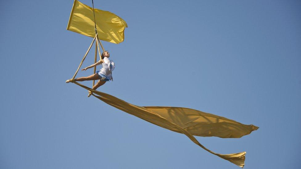 A Cirque Bijou performer