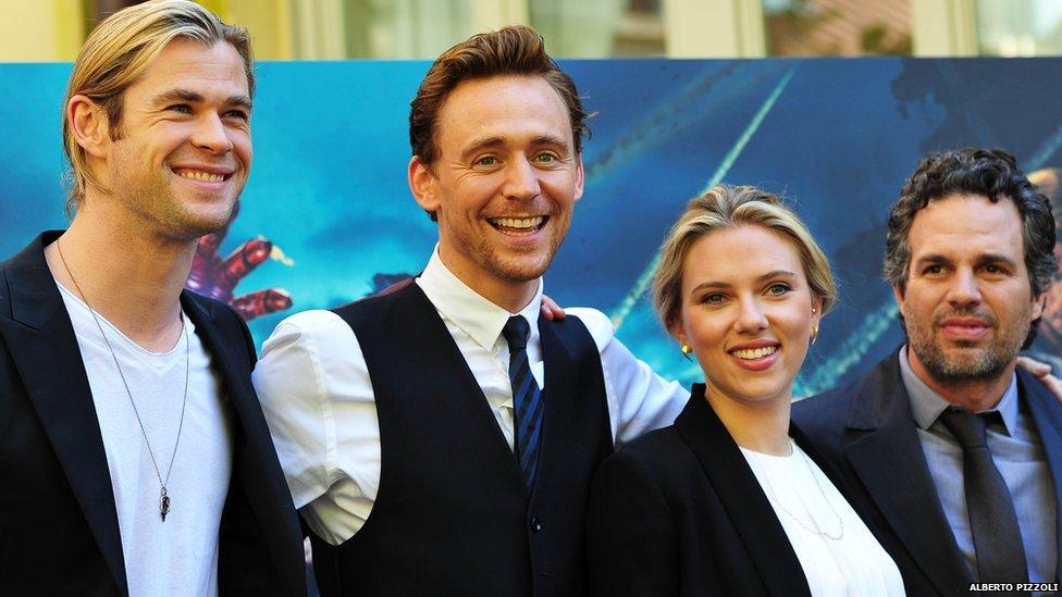 Chris Hemsworth, Tom Hiddleston, Scarlett Johansson and Mark Ruffalo at a 2012 Avengers photocall in Rome