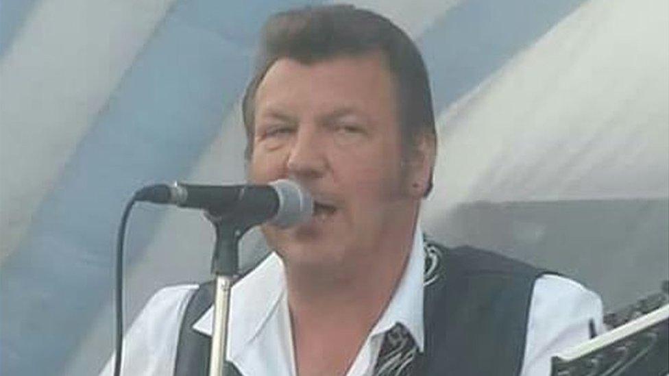 Dave Riley singing