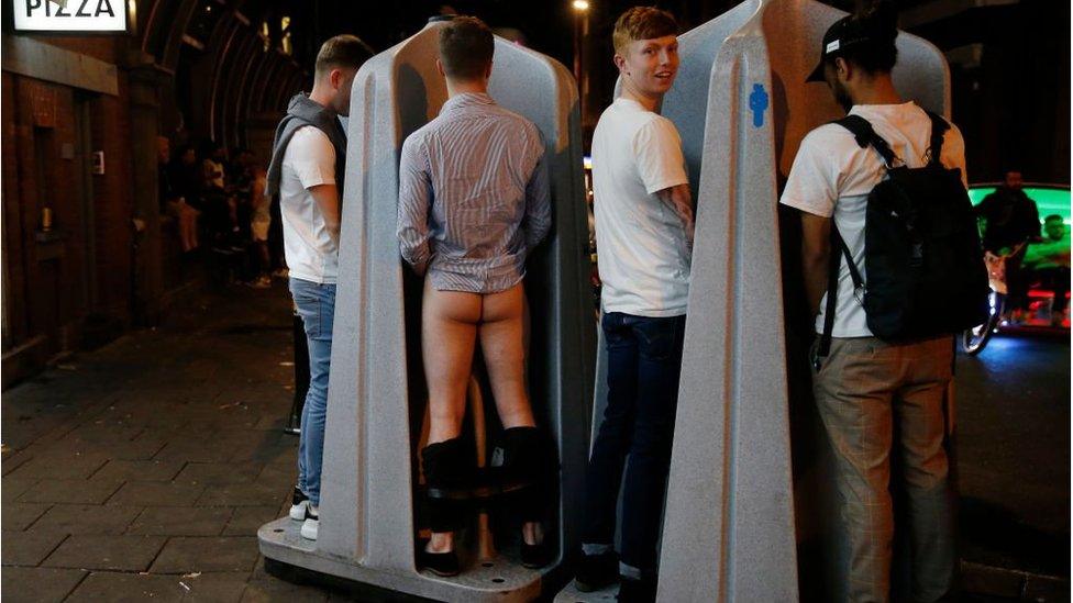 Soho urinal