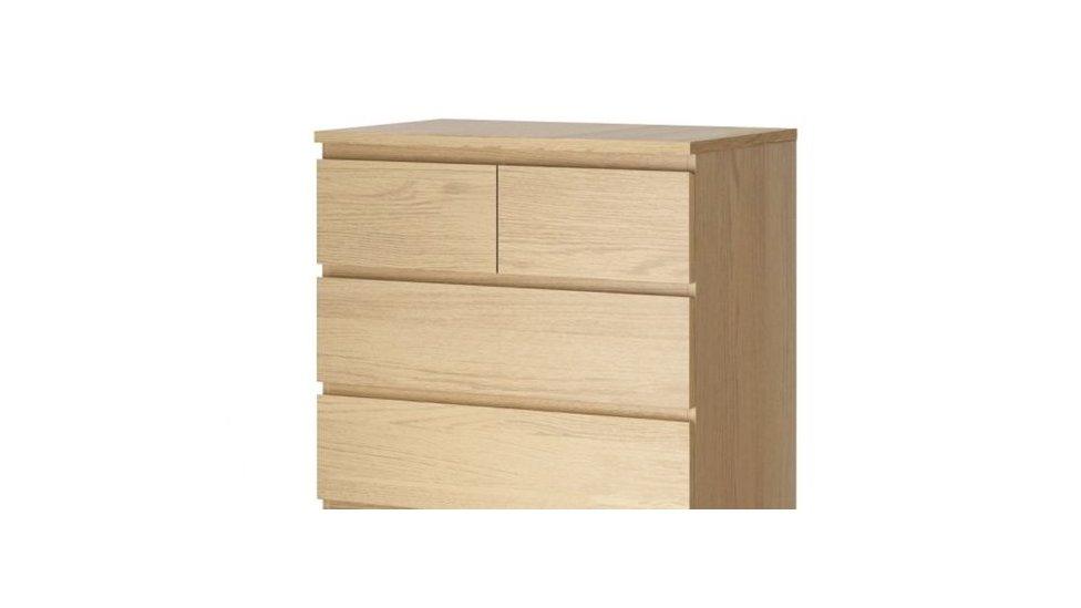 Wooden chest of drawers