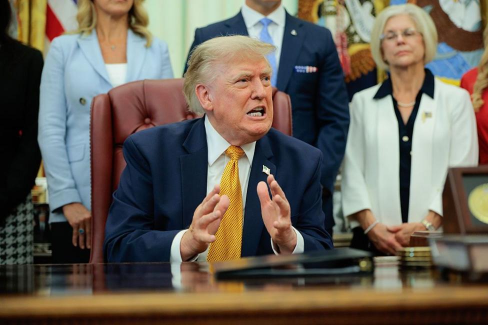 US Administration Pays $100 Billion in Tariff Refunds Following Court Ruling