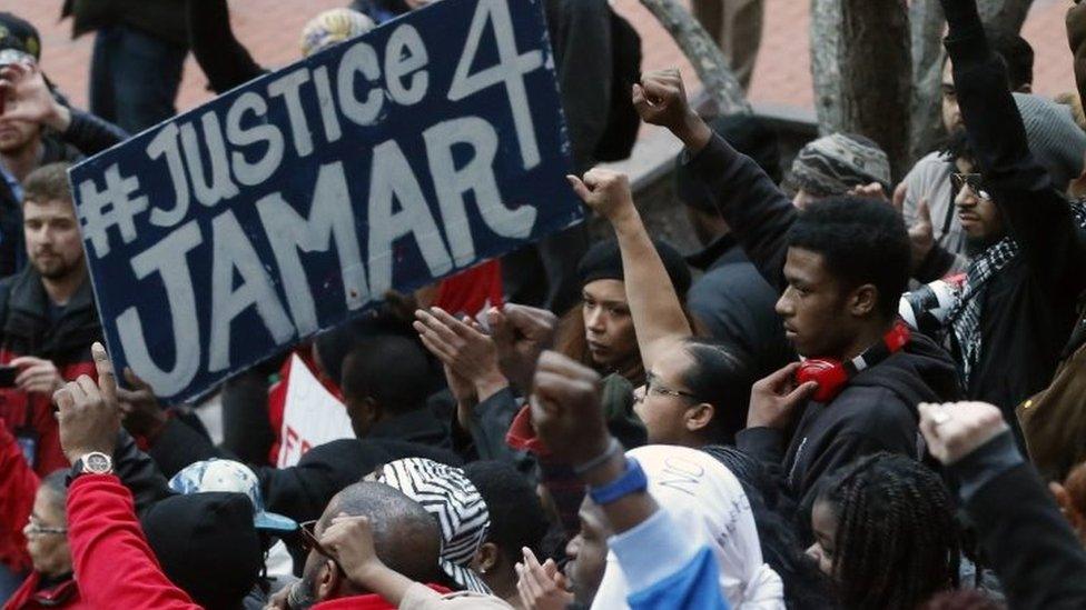 Demonstrators raise their fists in the air at the Government Center in Minneapolis (30 March 2016)