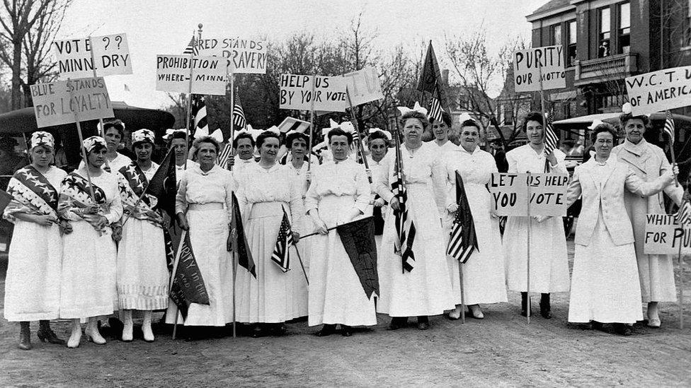 Minnesota women campaign for prohibition in their state 1917