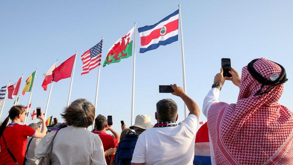 Baner Cymru yn Doha