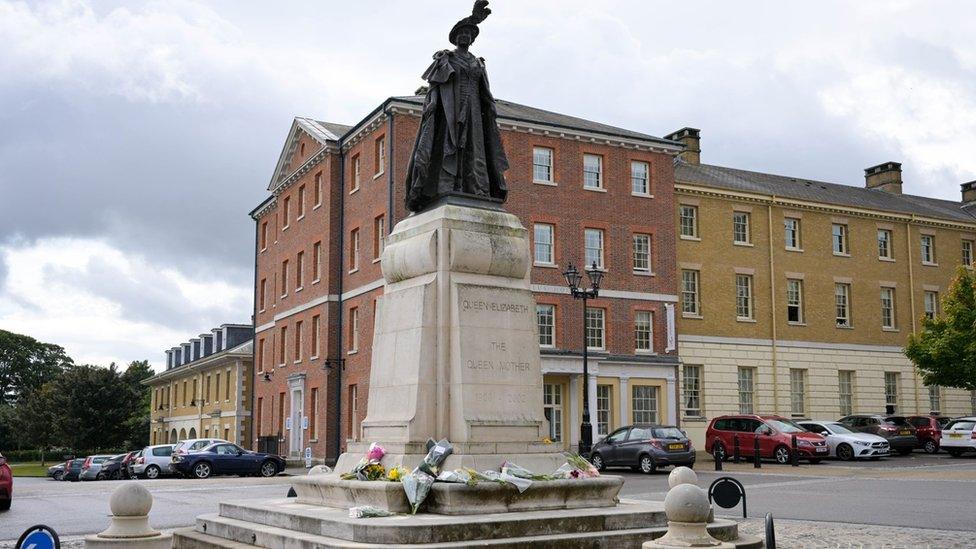 Poundbury Queen Mother statue