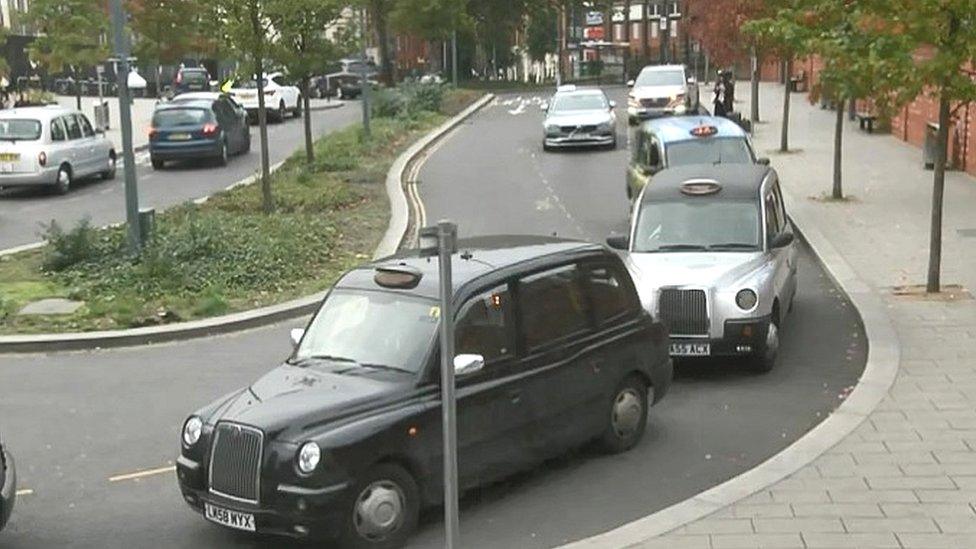 Reading station taxi rank