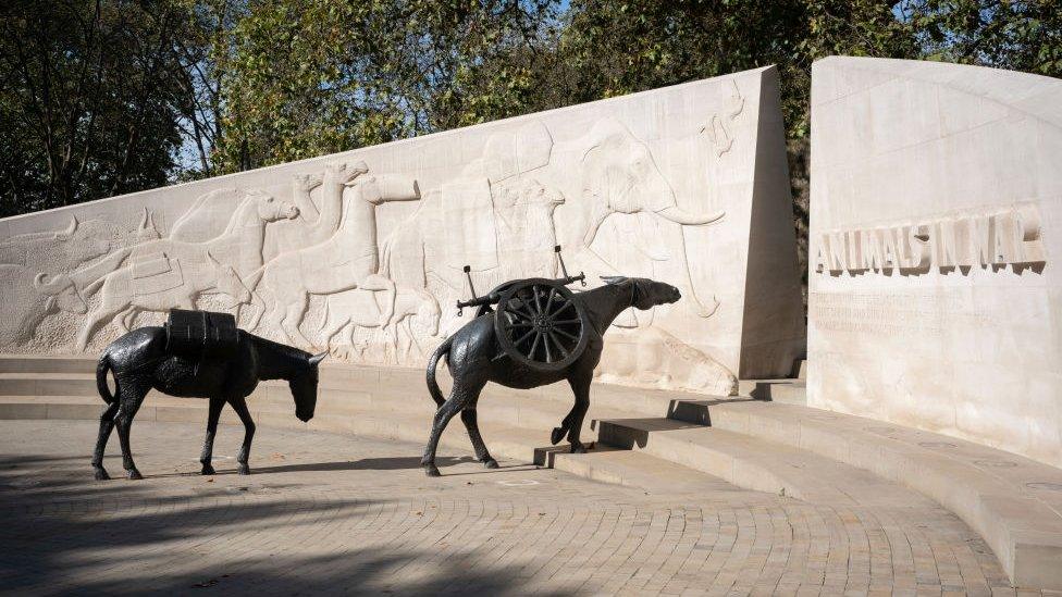 animals-in-war-memorial.