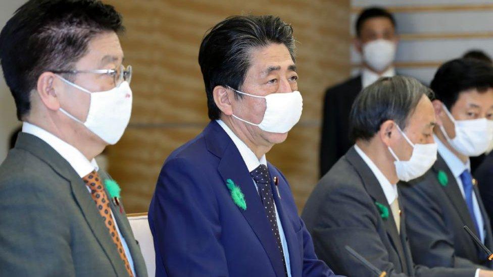 Prime Minister Shinzo Abe, centre, declared the state of emergency at a special meeting of medical experts