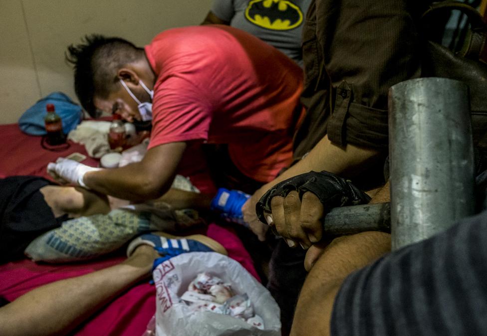 A volunteer paramedic works on a patient in Masaya in June 2018