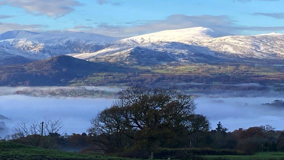 Cadwyn y Carneddau ac Afon Conwy