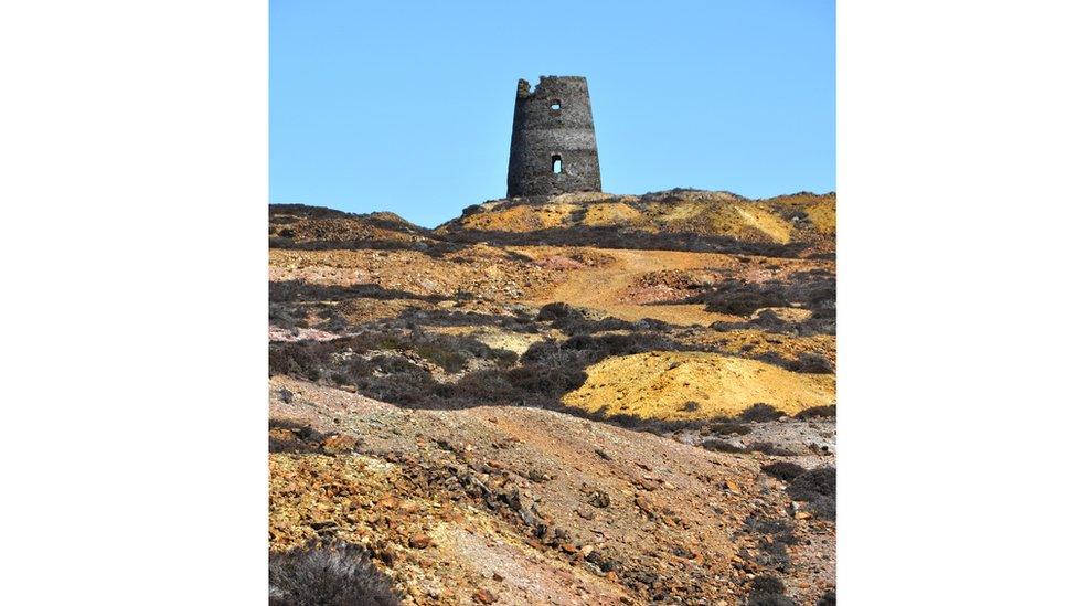 Mynydd Parys ger Amlwch