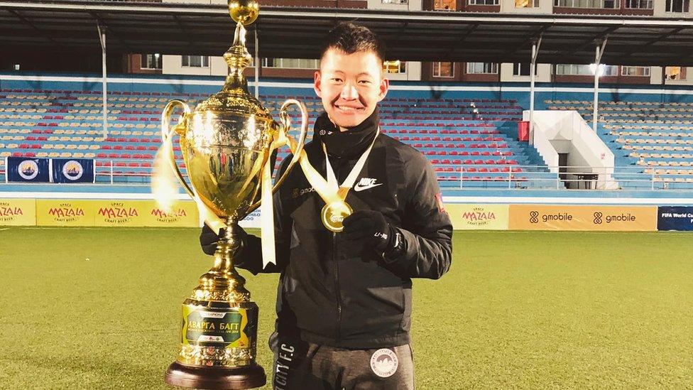 Ochiroo with the Mongolian championship trophy