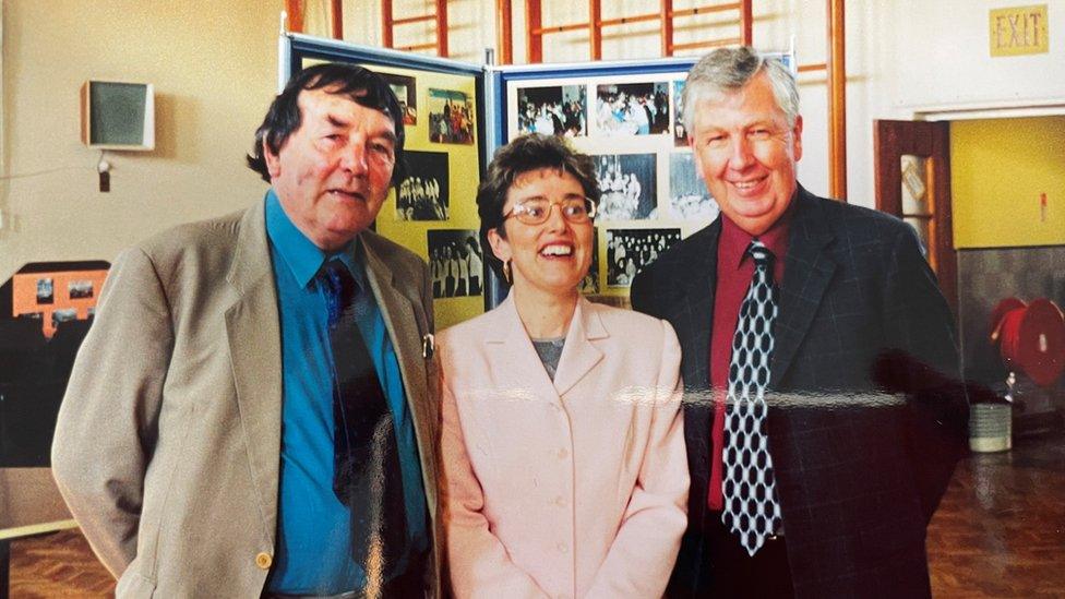 Mr Ron Parry, Miss Llinos Mary Jones a Mr Elwyn Roberts