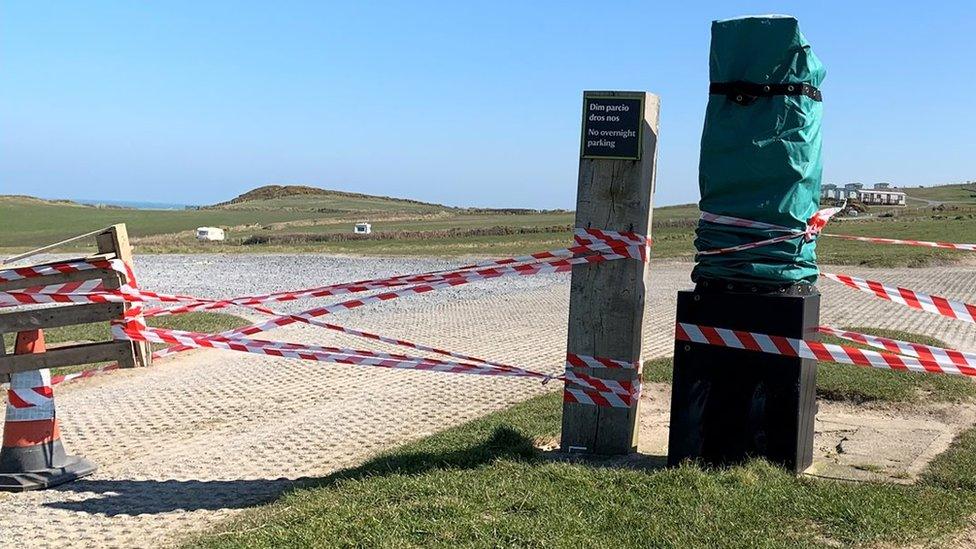 Maes parcio Y Mwnt ger Aberteifi