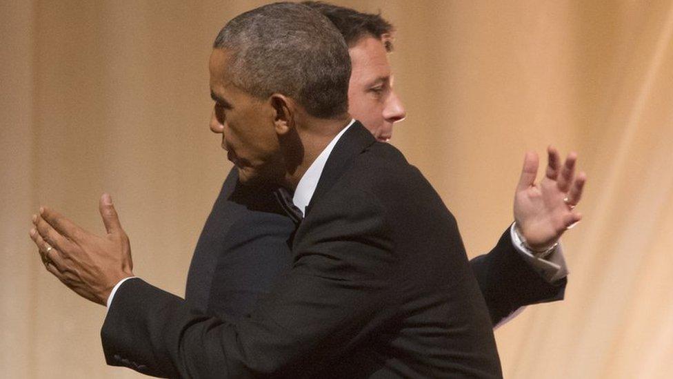 US President Barack Obama (R) greets Italian Prime Minister Matteo Renzi (L) after offering a toast during a state dinner on the South Lawn of the White House in Washington DC, USA, 18 October 2016.