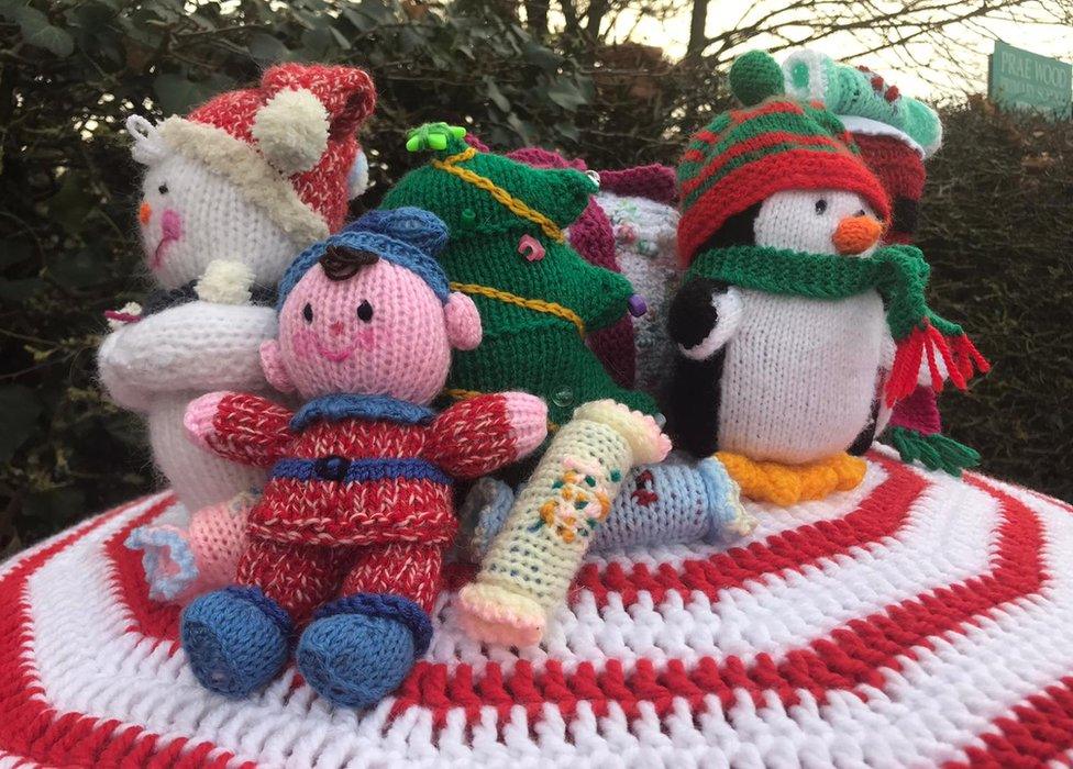 Festive post box topper