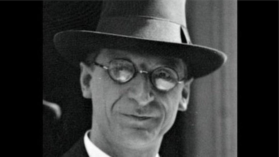 Éamon de Valera is buried in Glasnevin Cemetery in Dublin