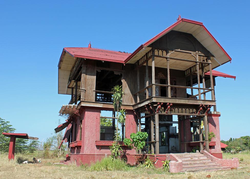 The Red House, Mapanique