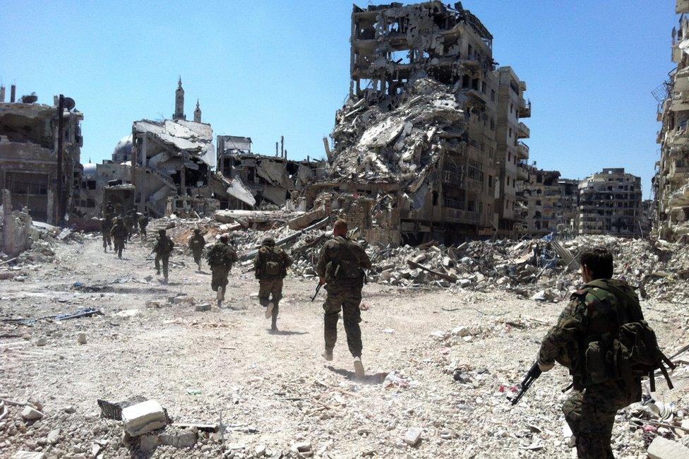 Syrian army soldiers in Khalidiya district of Homs (28 July 2013)