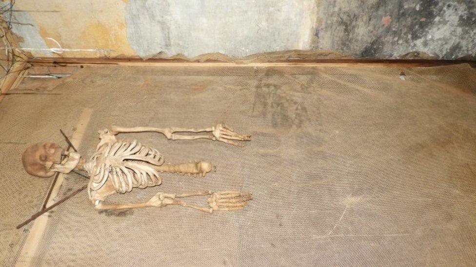 Exhibit of skeleton in a grave