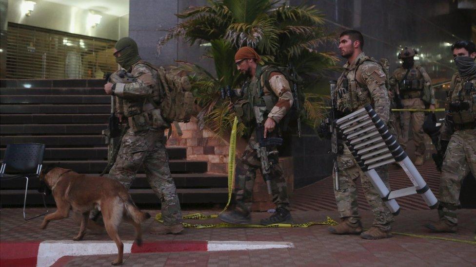 French soldiers leave the Radisson Blu hotel in Bamako after ending siege, where Islamist gunmen took hostages