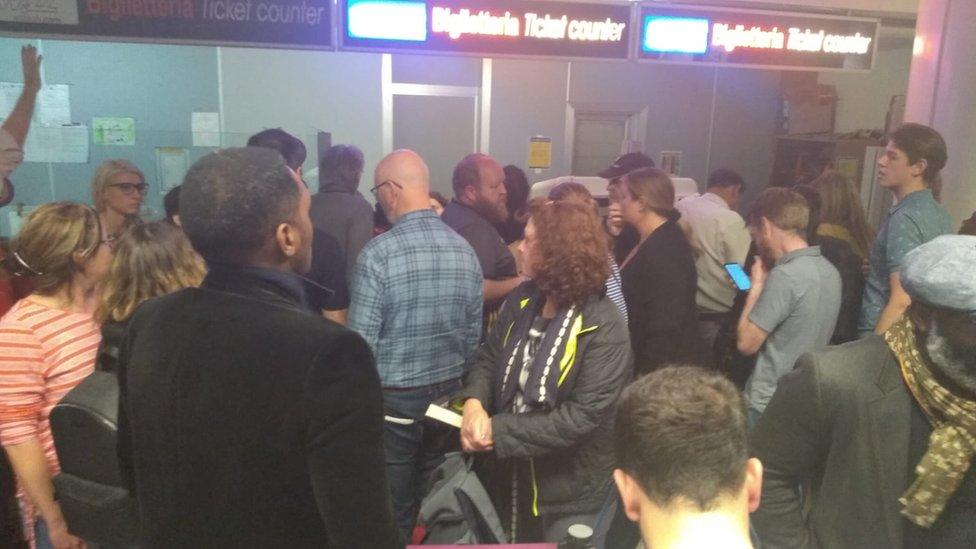 Ryanair passengers queue