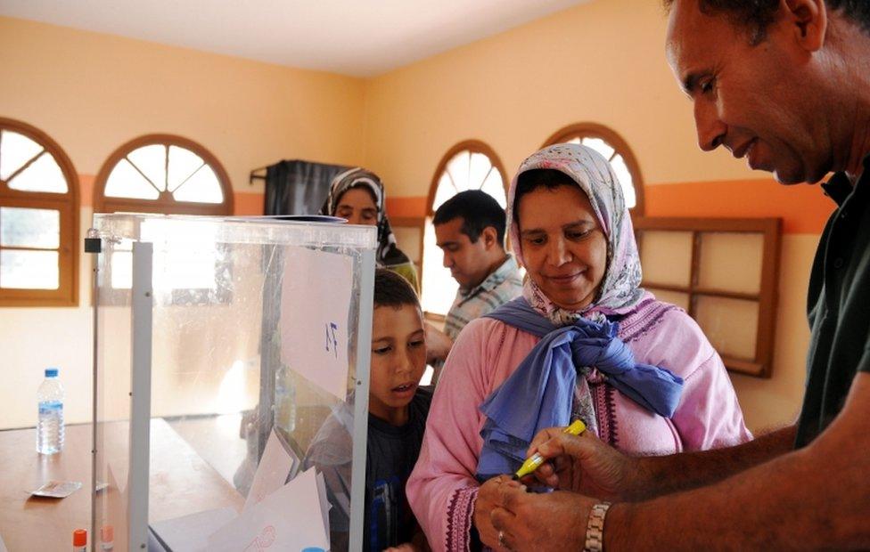 Voter and election official at polling station in Rabat, 7 October 2016