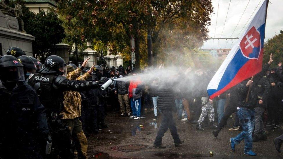 Slovak police clash with protesters in Bratislava, 17 Oct 20