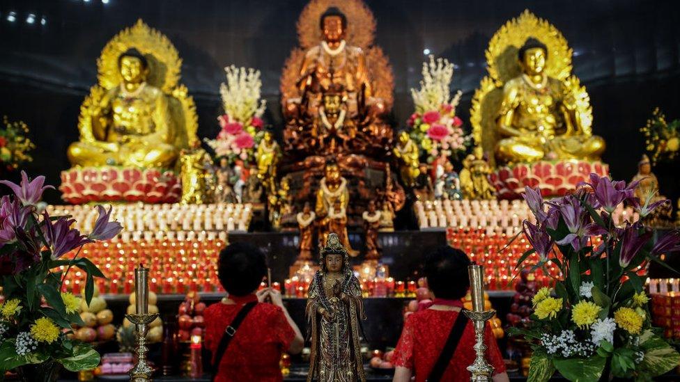 A indonesian ethnic Chinese pray during the Lunar New Year celebrations at Avalokitesvara Temple in Jakarta