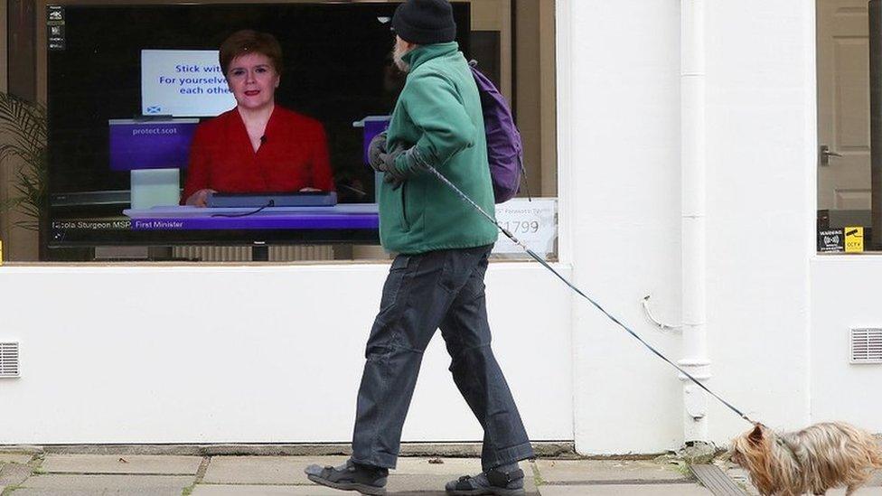 Nicola Sturgeon delivering briefing on TV