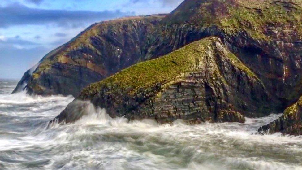 Storm Brian hits Ceibwr Bay in Pembrokeshire