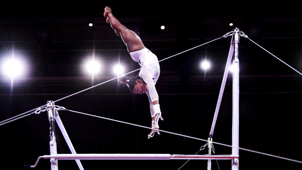 simone-biles.