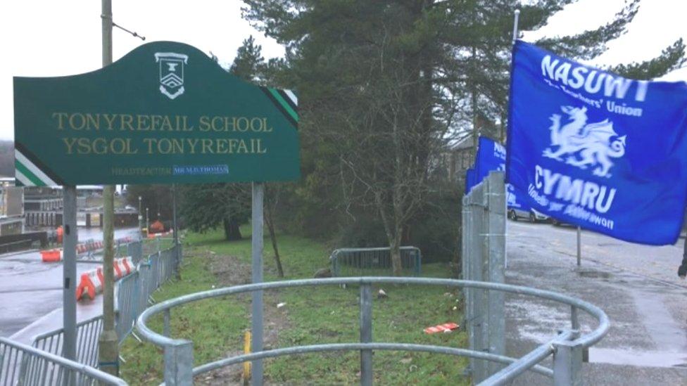 Tonyrefail school