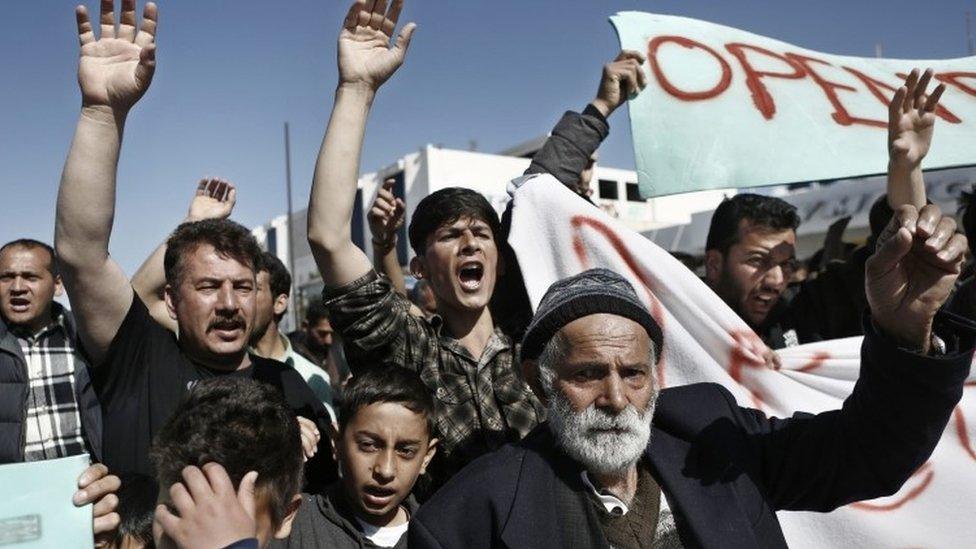 Afghan migrants in Athens protest to demand the opening of the border 03/03/2016