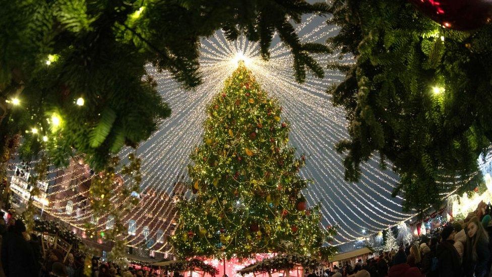 christmas-tree-in-moscow.