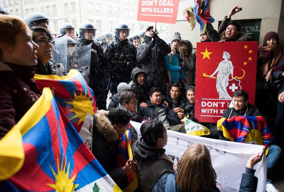 People protest in front of the police for a free Tibet and against the visit of China"s President Xi Jinping in Bern, on Sunday, 15 January 2017.