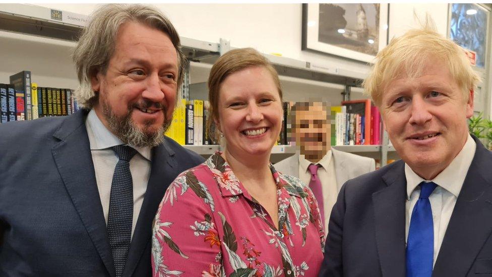 Nikola Spadavecchia Llorente and his wife with Boris Johnson