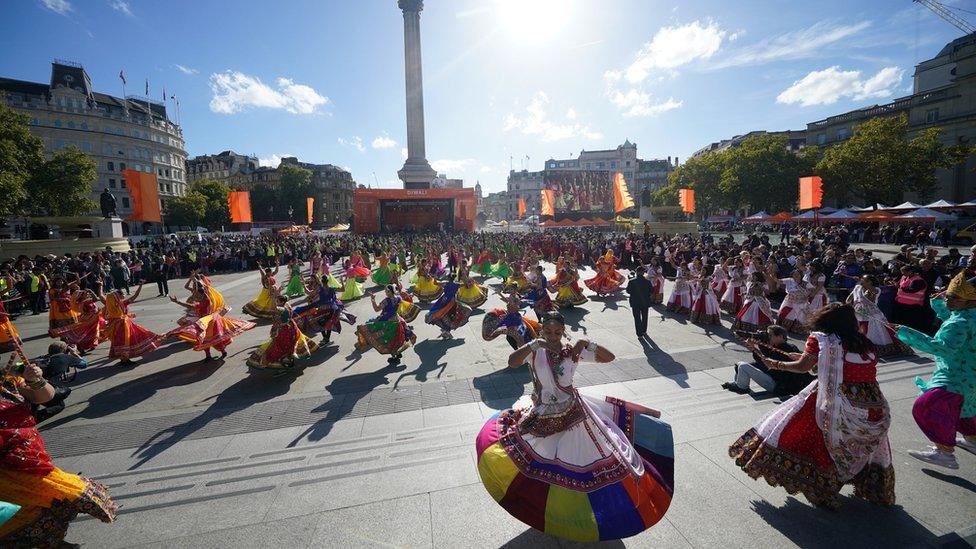 trafalgar-square.