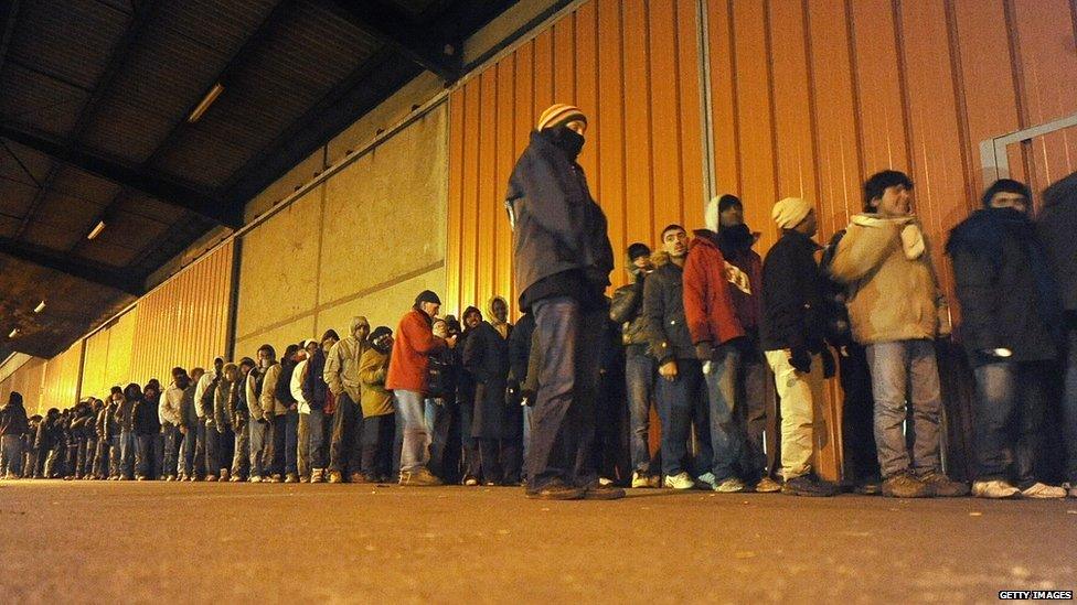 A long queue of refugees waiting for dinner