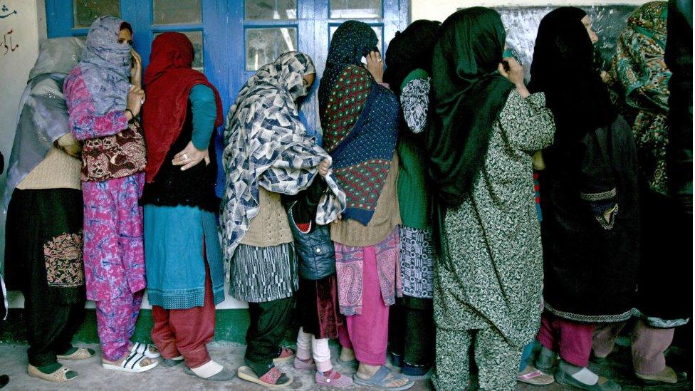 Women cast their votes in the state of Jammu and Kashmir