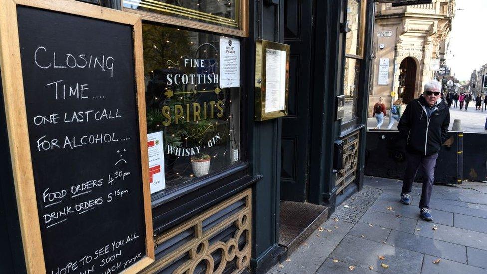 Edinburgh pub pictured shortly before closing under new restrictions in October 2020