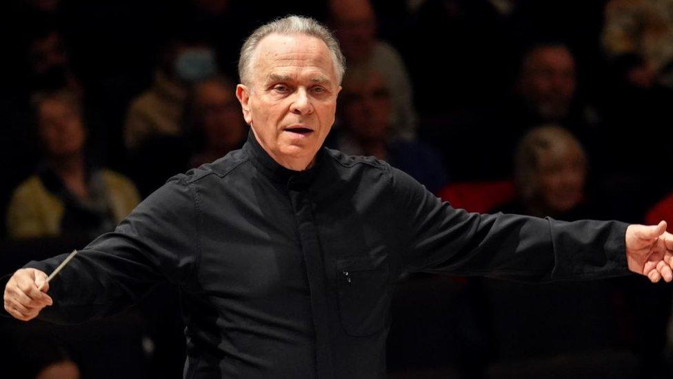 Sir Mark Elder conducting